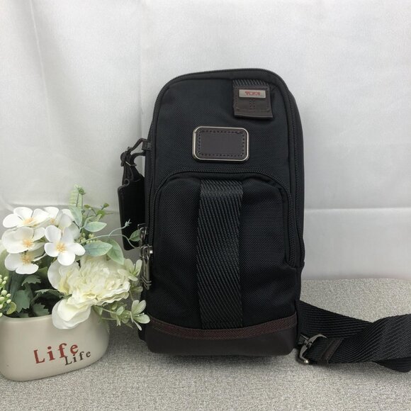 TUMI SLING BAG In black